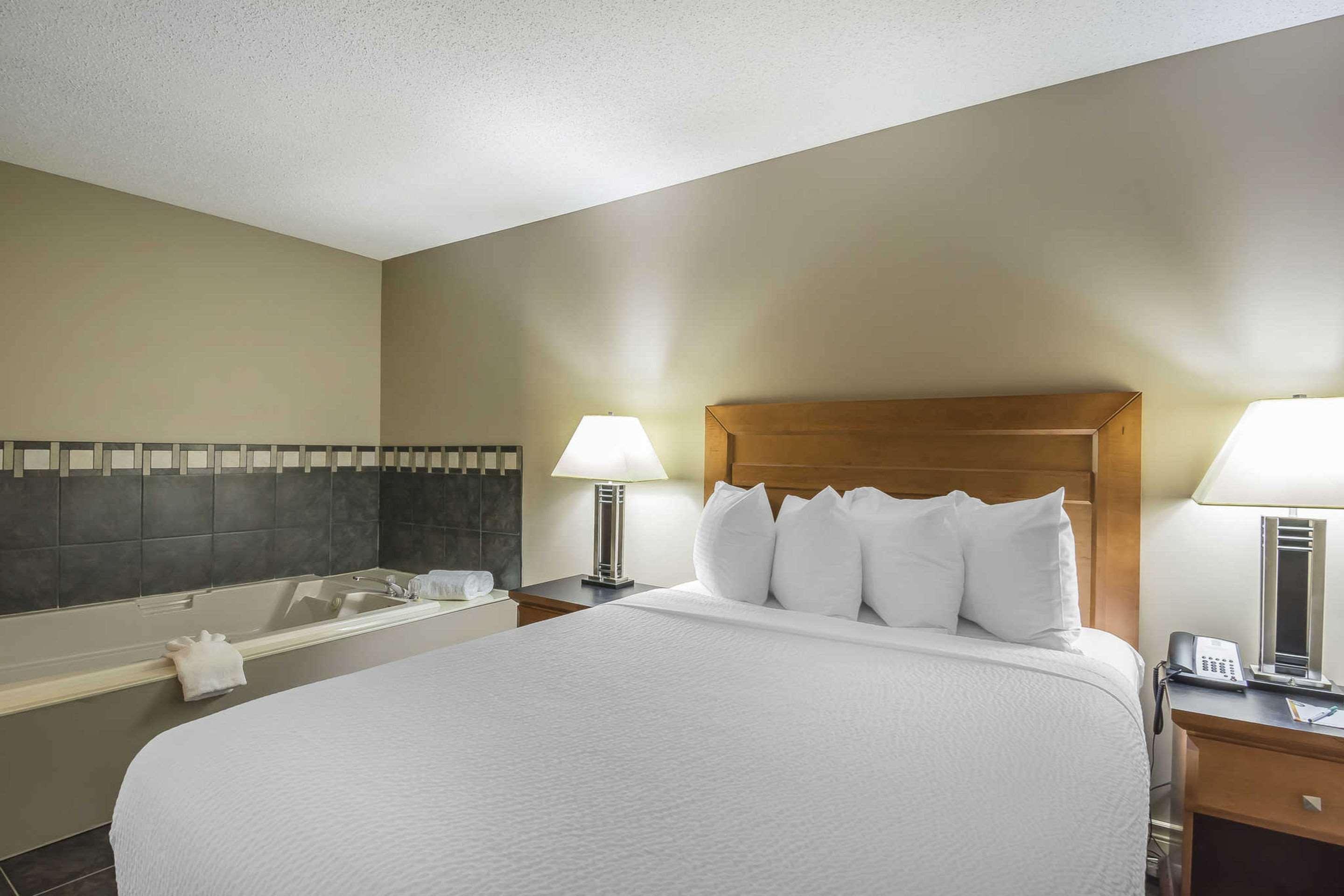 Quality Inn West Edmonton Buitenkant foto